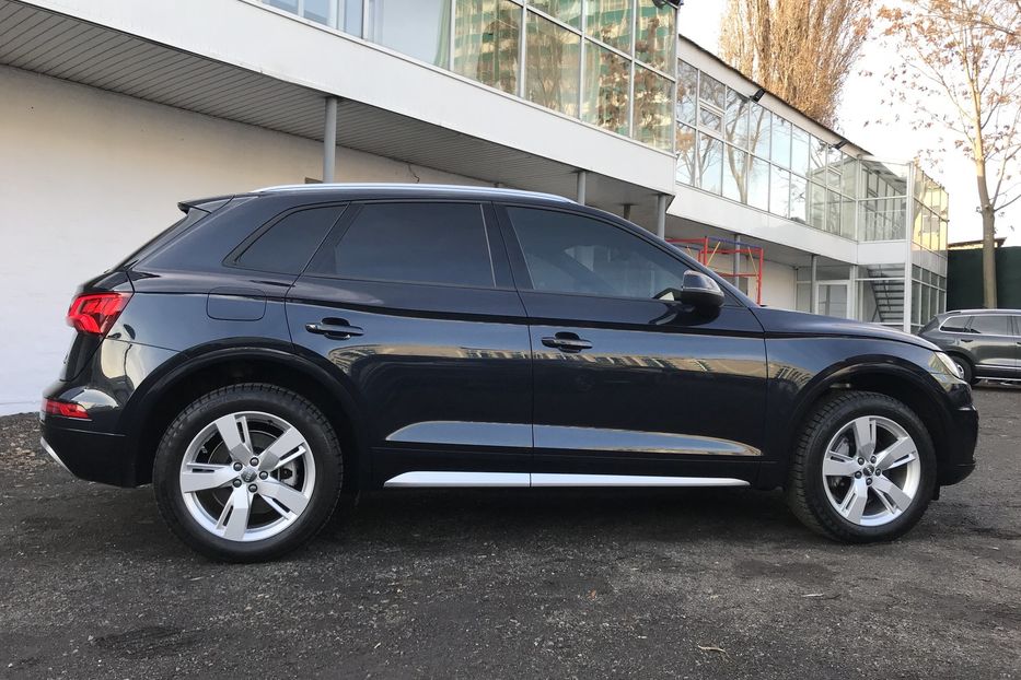 Продам Audi Q5 2.0 T 2018 года в Киеве