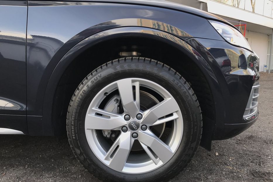 Продам Audi Q5 2.0 T 2018 года в Киеве