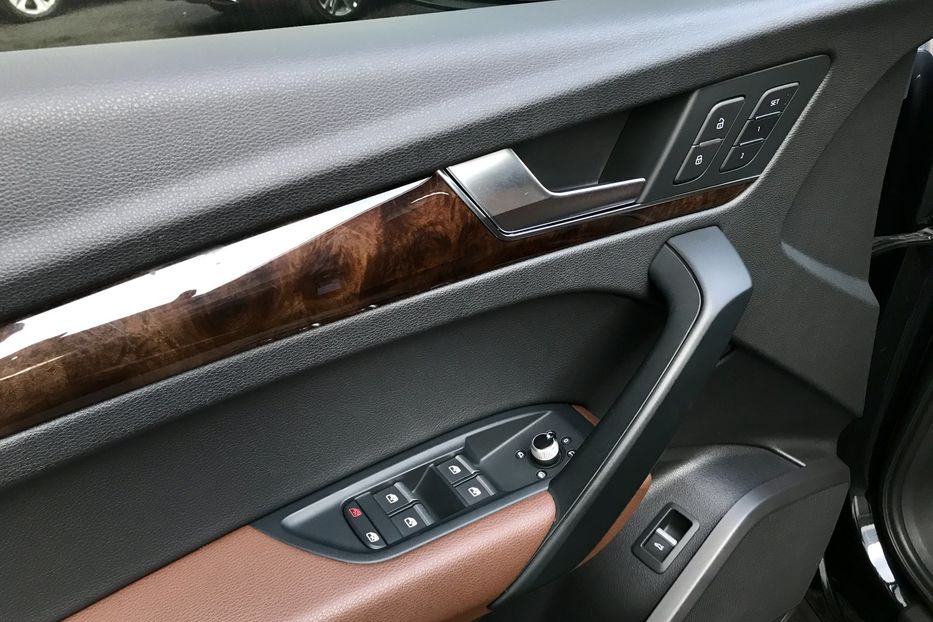 Продам Audi Q5 2.0 T 2018 года в Киеве
