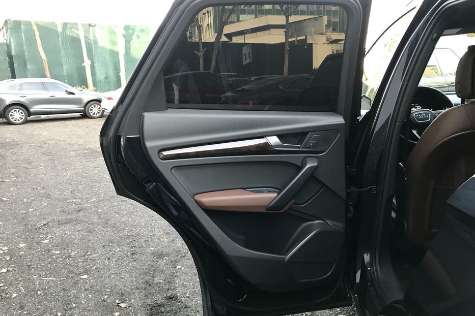Продам Audi Q5 2.0 T 2018 года в Киеве
