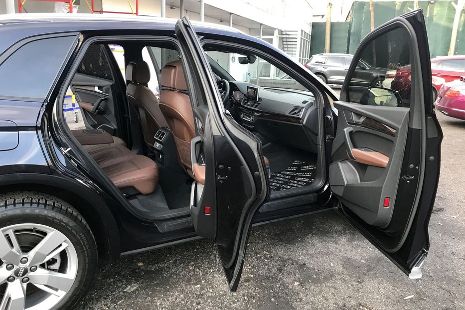 Продам Audi Q5 2.0 T 2018 года в Киеве
