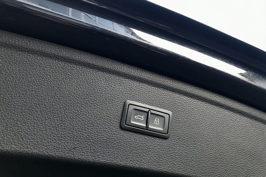 Продам Audi Q5 2.0 T 2018 года в Киеве