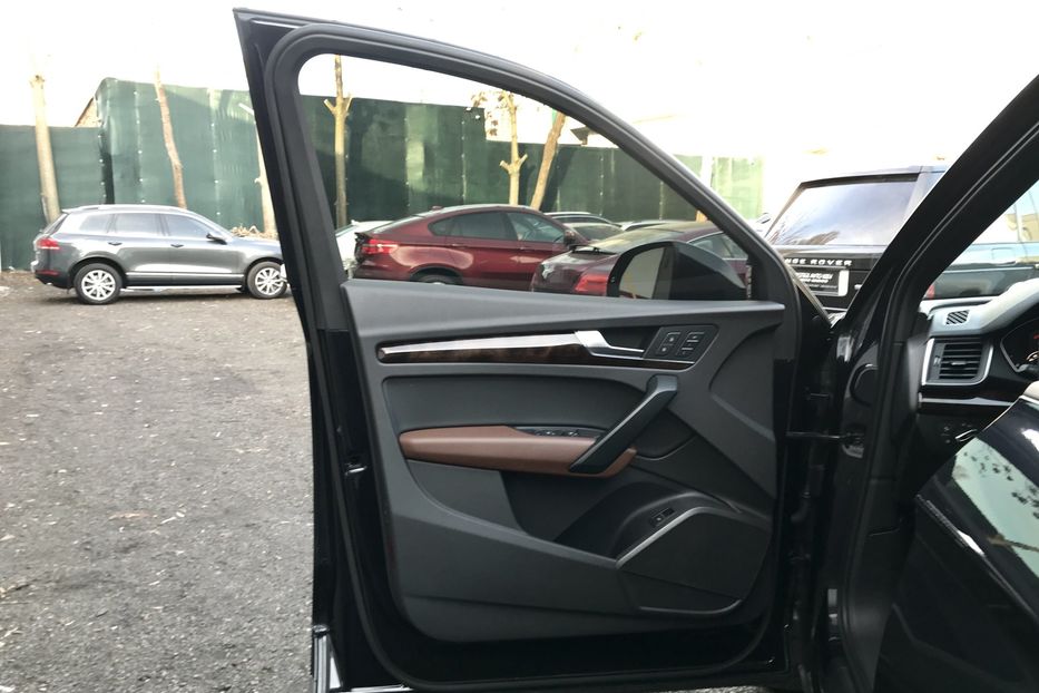 Продам Audi Q5 2.0 T 2018 года в Киеве