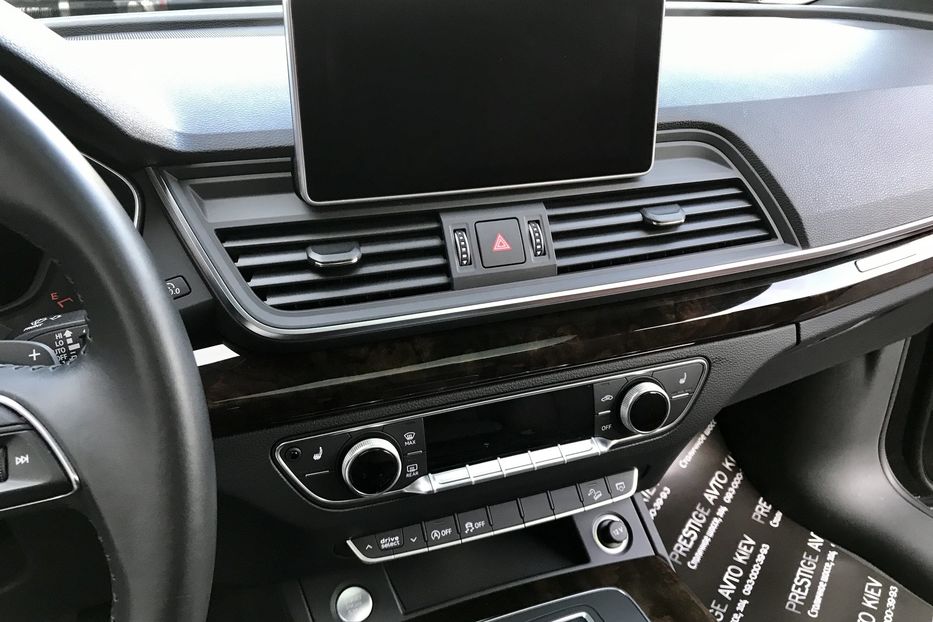 Продам Audi Q5 2.0 T 2018 года в Киеве