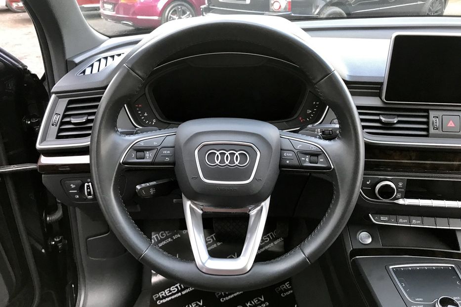 Продам Audi Q5 2.0 T 2018 года в Киеве