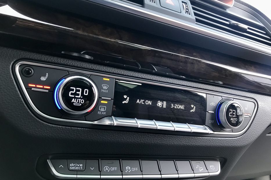 Продам Audi Q5 2.0 T 2018 года в Киеве