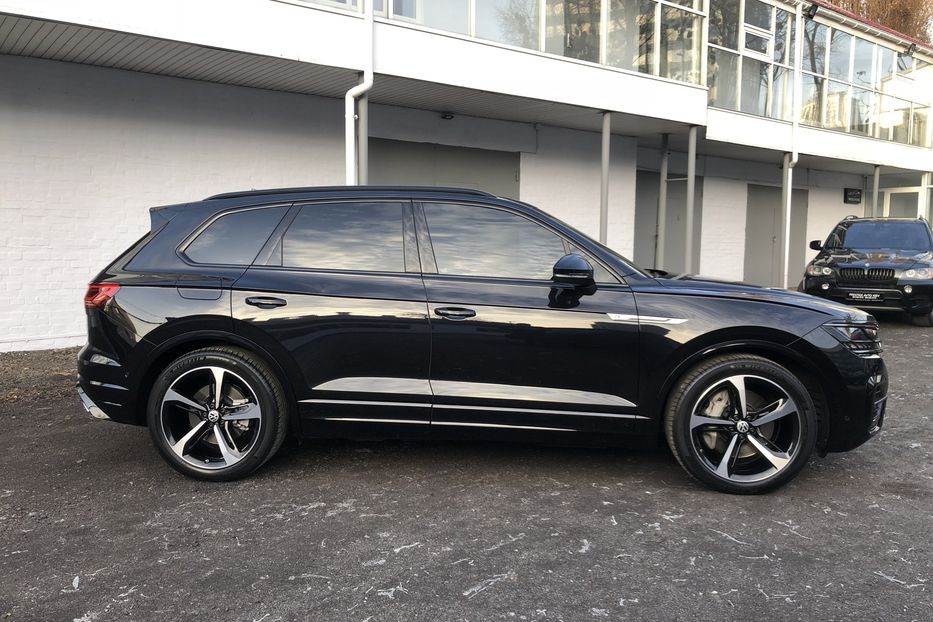 Продам Volkswagen Touareg 3.0 TFSI R-LINE Официальный 2019 года в Киеве