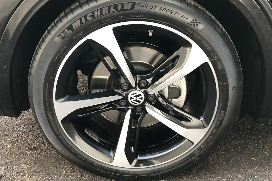 Продам Volkswagen Touareg 3.0 TFSI R-LINE Официальный 2019 года в Киеве