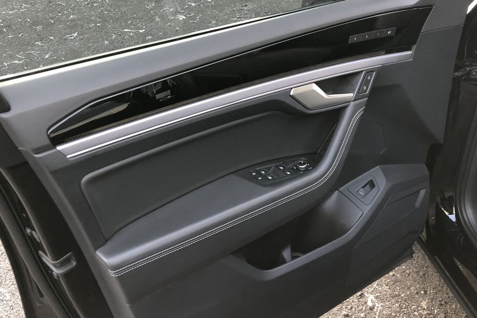 Продам Volkswagen Touareg 3.0 TFSI R-LINE Официальный 2019 года в Киеве