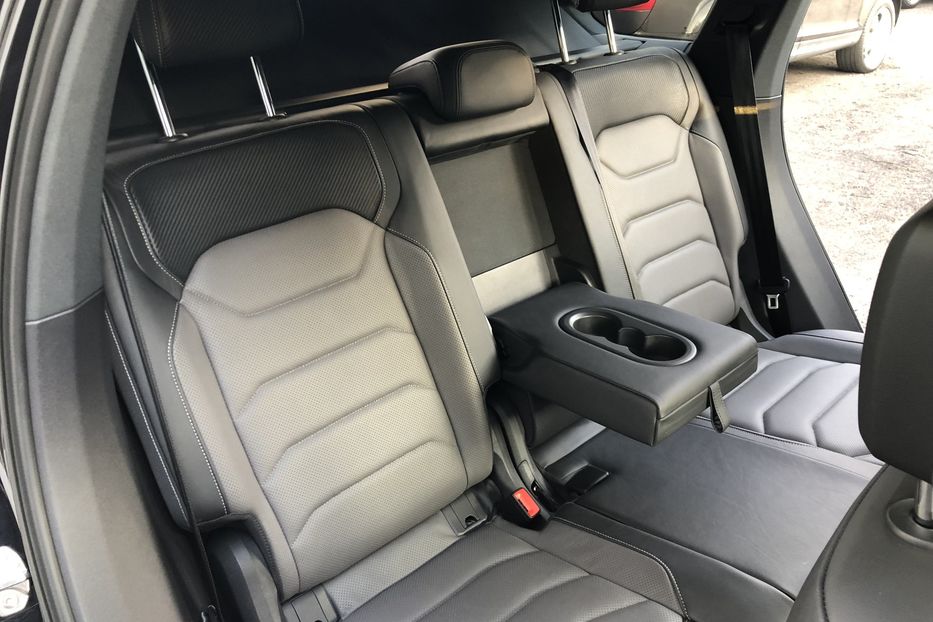 Продам Volkswagen Touareg 3.0 TFSI R-LINE Официальный 2019 года в Киеве