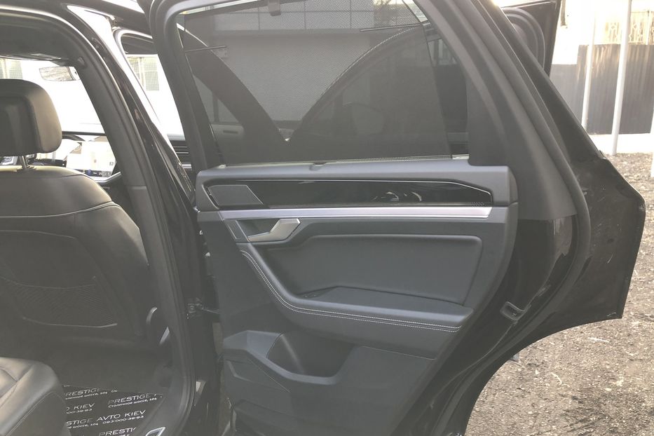 Продам Volkswagen Touareg 3.0 TFSI R-LINE Официальный 2019 года в Киеве