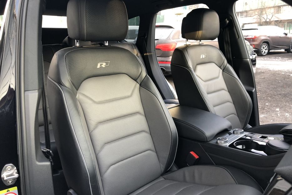 Продам Volkswagen Touareg 3.0 TFSI R-LINE Официальный 2019 года в Киеве
