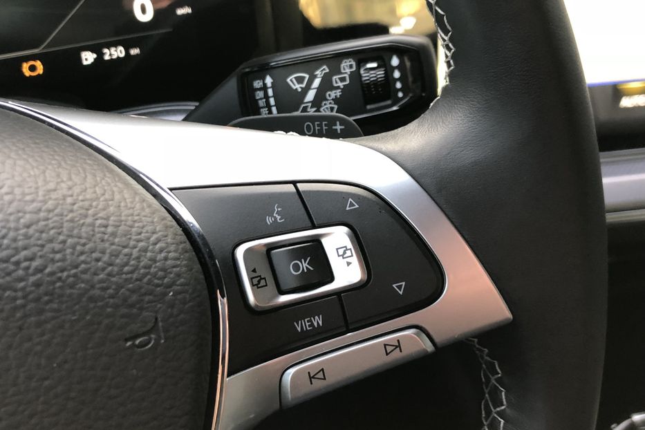 Продам Volkswagen Touareg 3.0 TFSI R-LINE Официальный 2019 года в Киеве