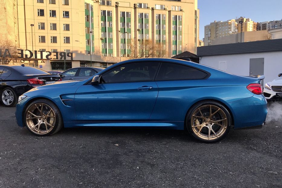 Продам BMW M4 Официальный 2016 года в Киеве