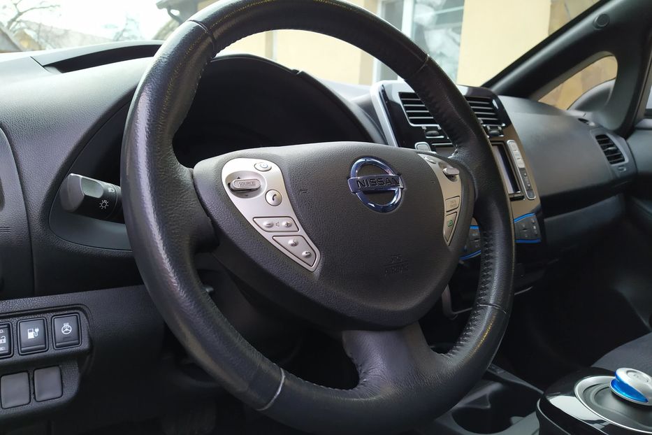 Продам Nissan Leaf SV 2013 года в Харькове