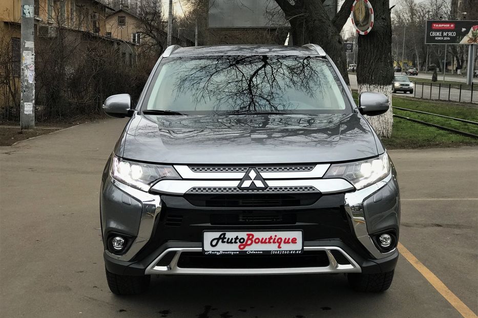 Продам Mitsubishi Outlander 4WD 2018 года в Одессе
