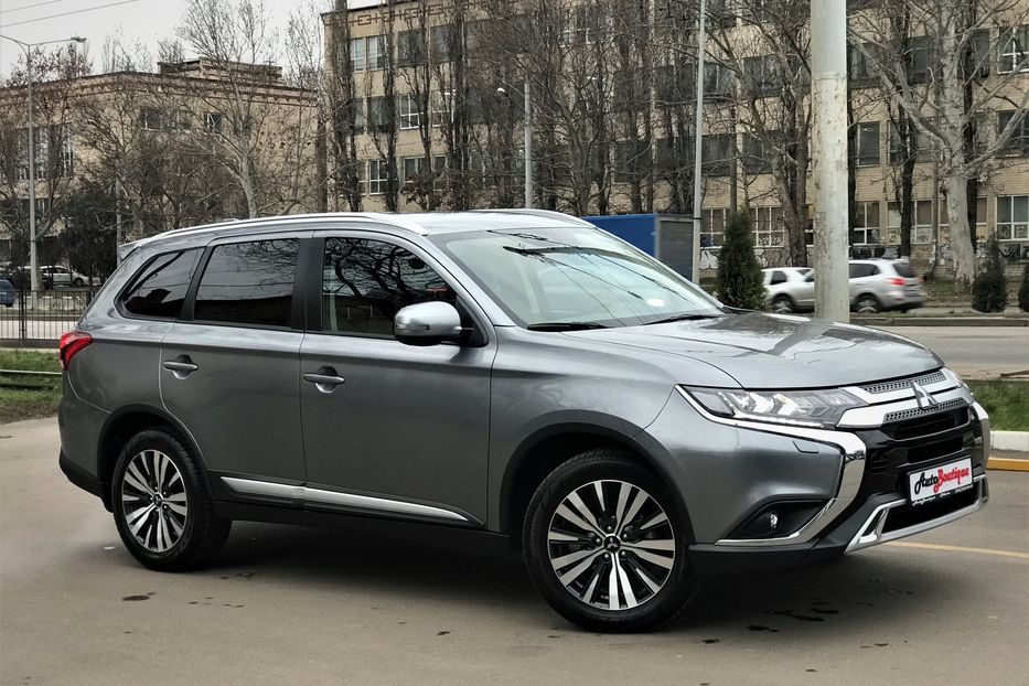 Продам Mitsubishi Outlander 4WD 2018 года в Одессе