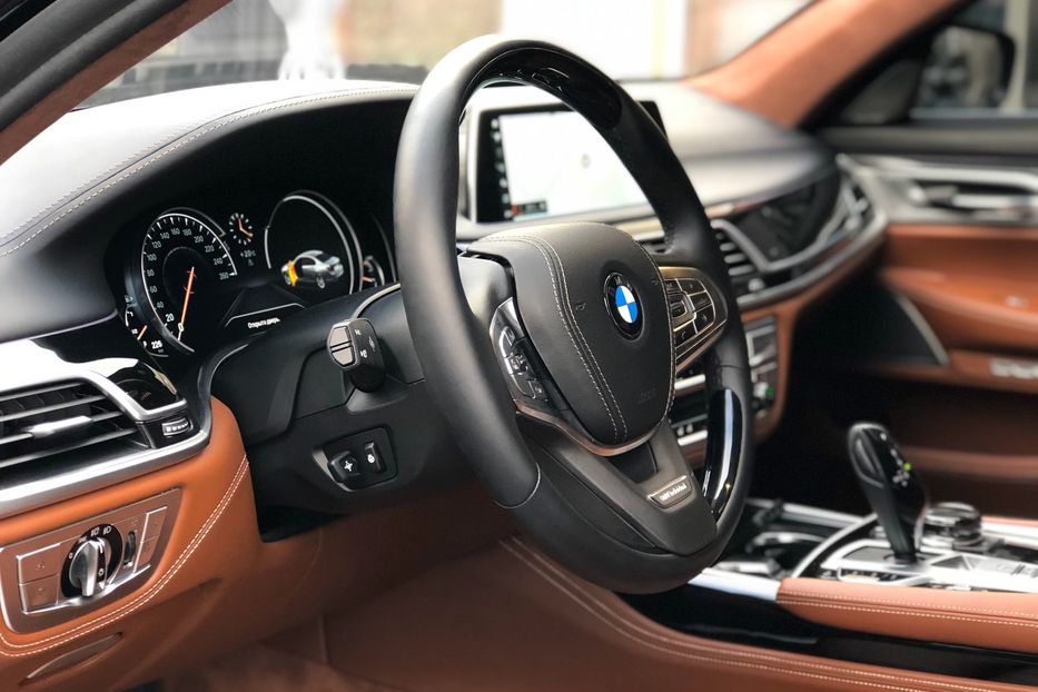 Продам BMW 750 L diesel individual x-drive 2017 года в Киеве