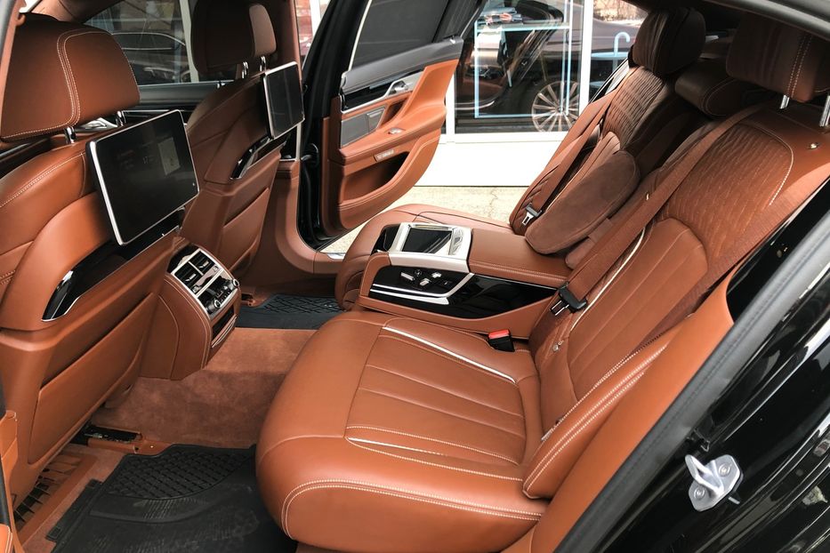 Продам BMW 750 L diesel individual x-drive 2017 года в Киеве
