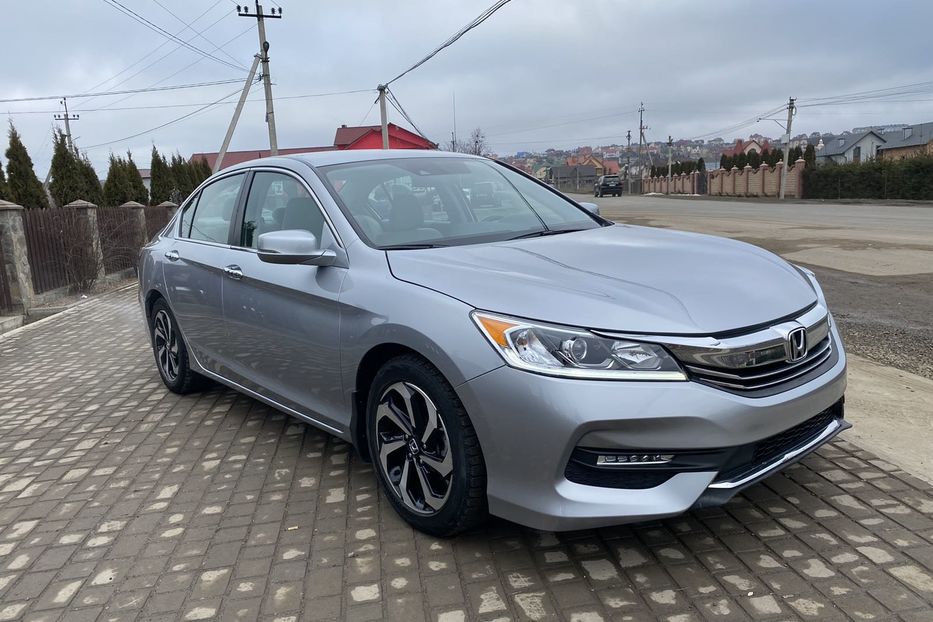 Продам Honda Accord EX 2017 года в Черновцах