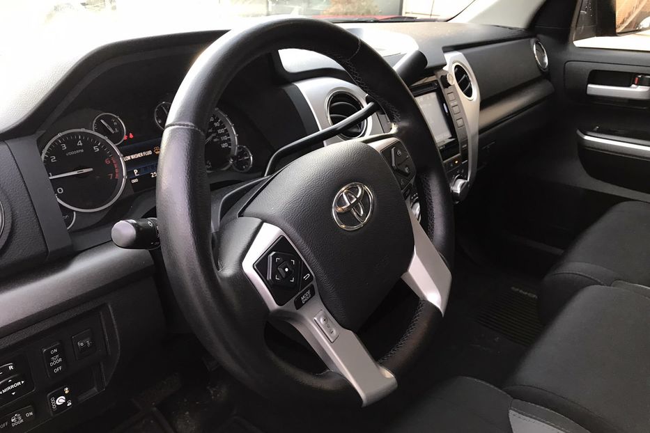 Продам Toyota Tundra 4.6 SR5 2014 года в Киеве