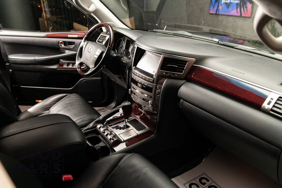 Продам Lexus LX 570 AWD Luxury + 2013 года в Одессе