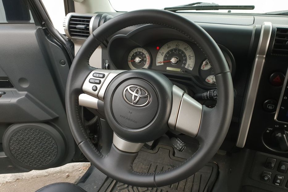 Продам Toyota FJ Cruiser 2008 года в Киеве