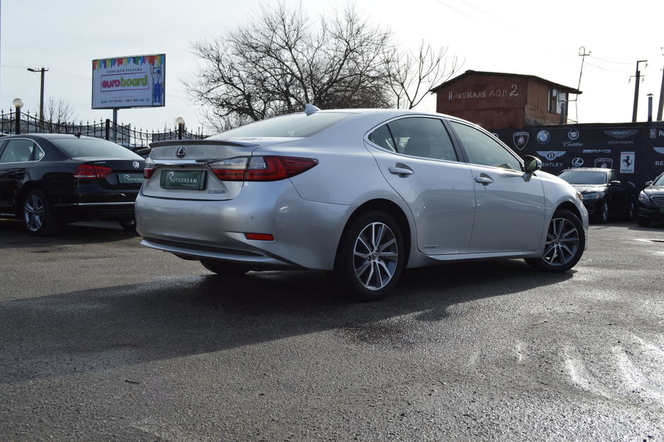 Продам Lexus ES 300 HYBRID 2016 года в Одессе