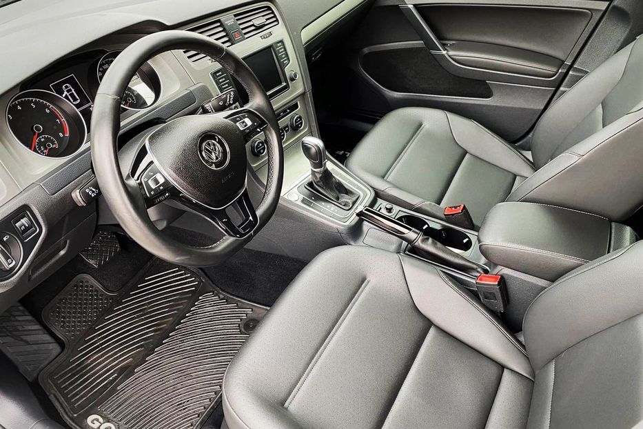 Продам Volkswagen Golf VII SE 2016 года в Черновцах