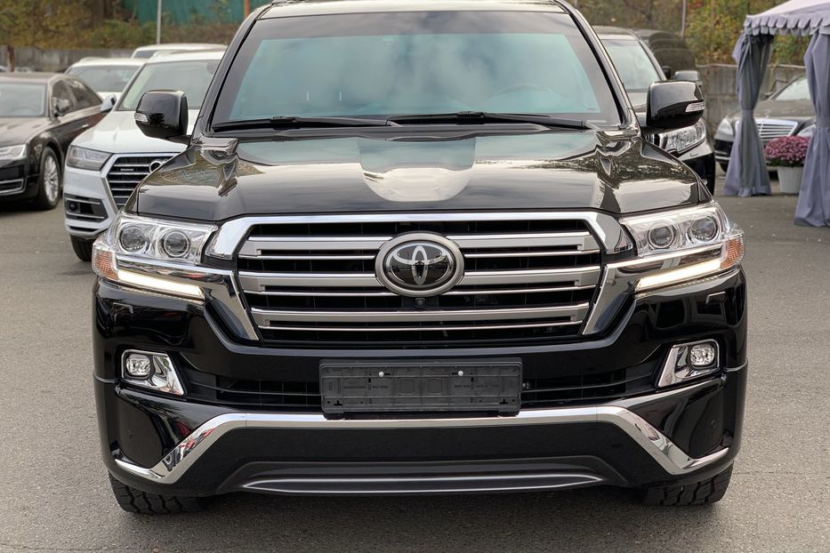 Продам Toyota Land Cruiser 200 VR10 2018 года в Киеве