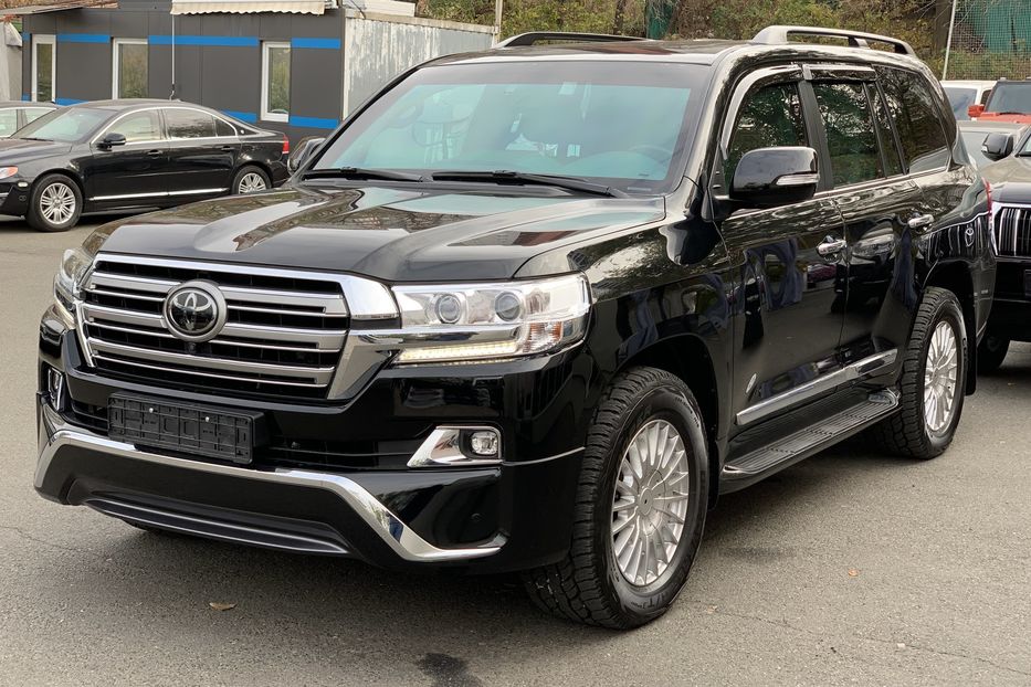 Продам Toyota Land Cruiser 200 VR10 2018 года в Киеве