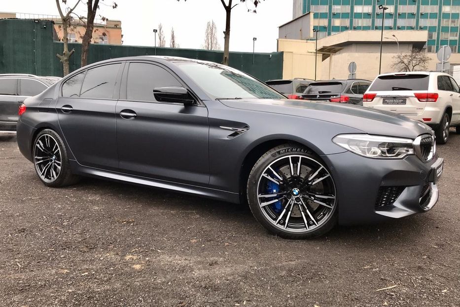 Продам BMW M5 F90 xDrive Официальный  2018 года в Киеве