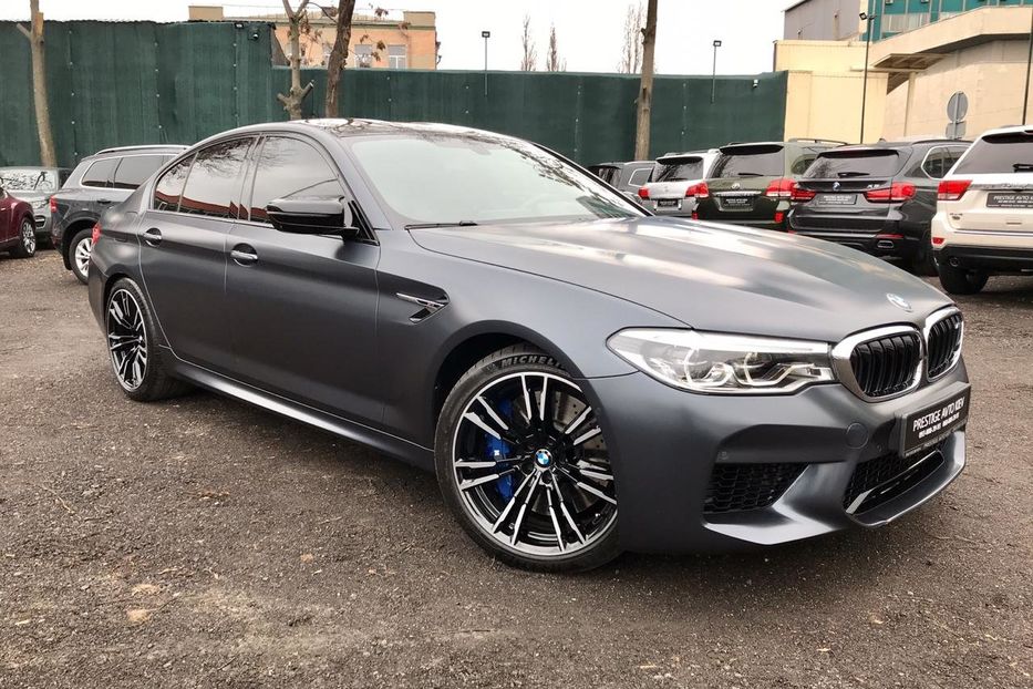 Продам BMW M5 F90 xDrive Официальный  2018 года в Киеве