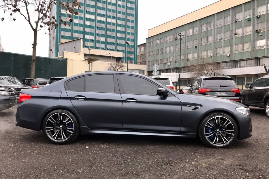 Продам BMW M5 F90 xDrive Официальный  2018 года в Киеве