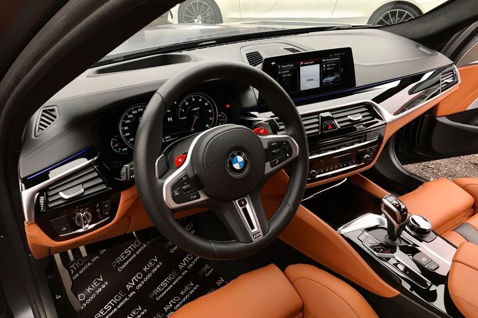 Продам BMW M5 F90 xDrive Официальный  2018 года в Киеве