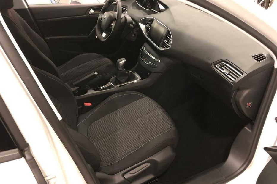 Продам Peugeot 308 Active 2019 года в Киеве