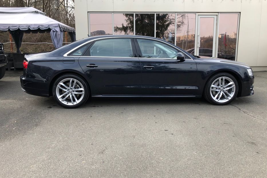 Продам Audi A8 3.0 Long quattro 2017 года в Киеве