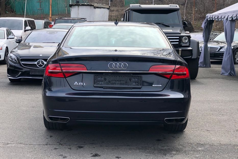 Продам Audi A8 3.0 Long quattro 2017 года в Киеве