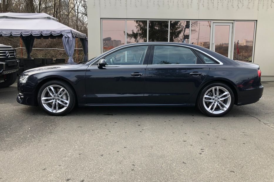 Продам Audi A8 3.0 Long quattro 2017 года в Киеве