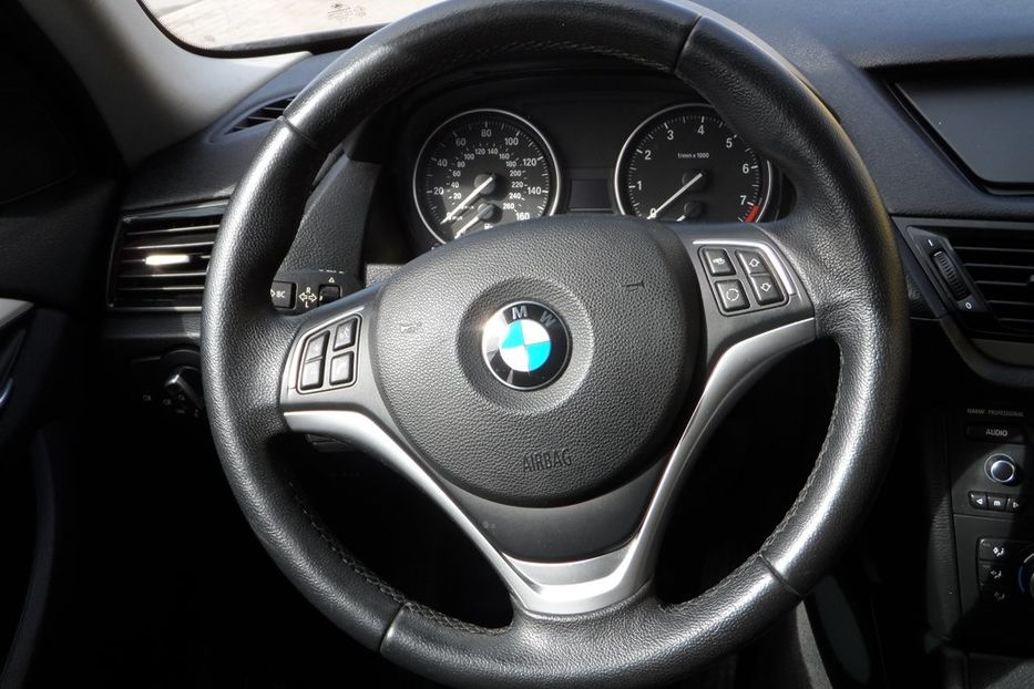 Продам BMW X1 2014 года в Днепре