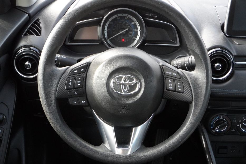 Продам Toyota Yaris 2016 года в Днепре