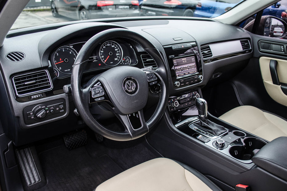 Продам Volkswagen Touareg Life 3.0TDI 2012 года в Киеве