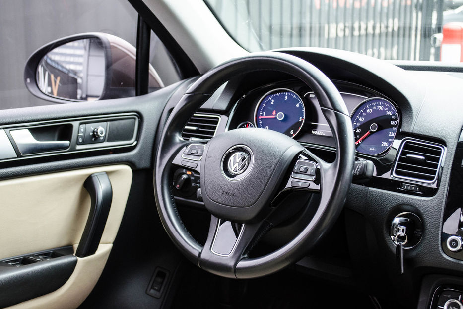 Продам Volkswagen Touareg Life 3.0TDI 2012 года в Киеве
