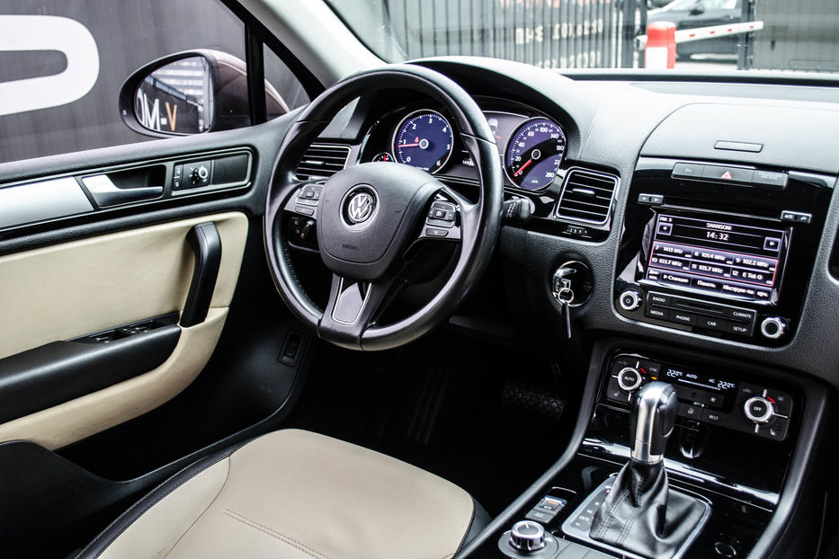 Продам Volkswagen Touareg Life 3.0TDI 2012 года в Киеве