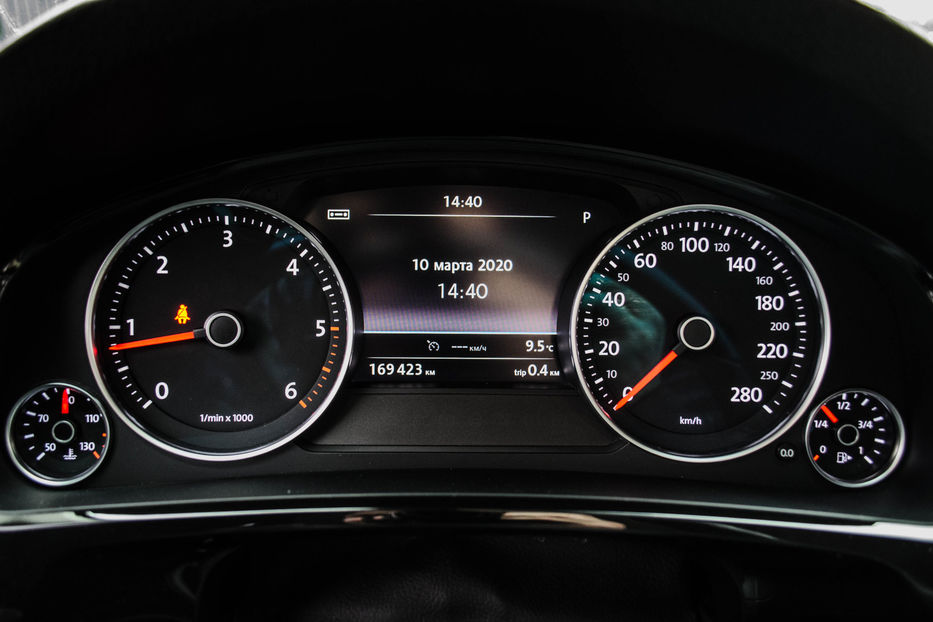 Продам Volkswagen Touareg Life 3.0TDI 2012 года в Киеве