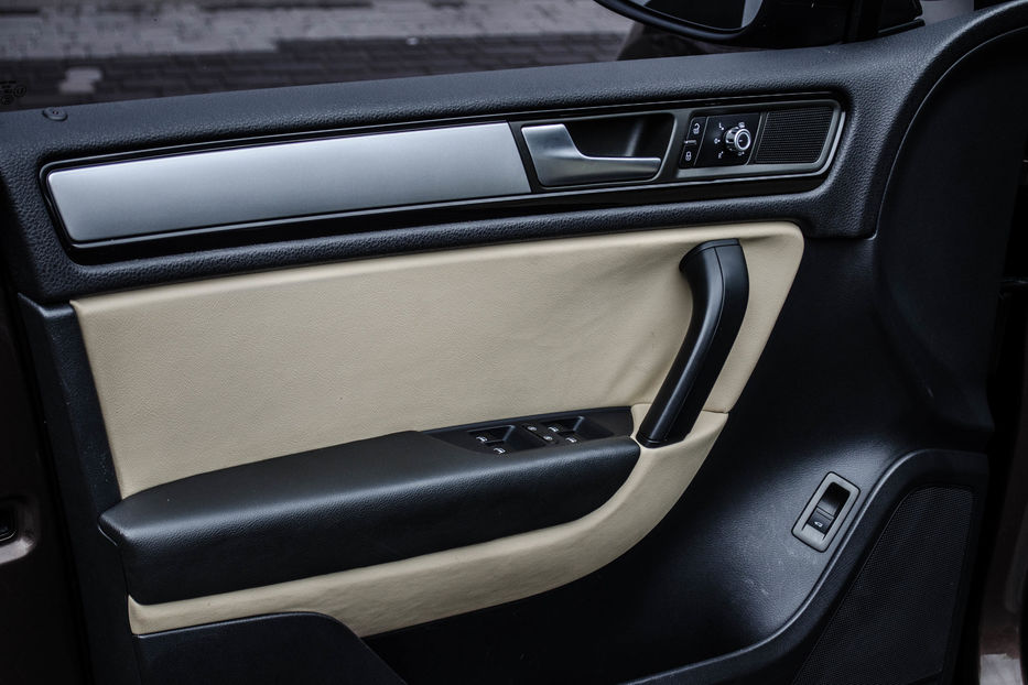 Продам Volkswagen Touareg Life 3.0TDI 2012 года в Киеве