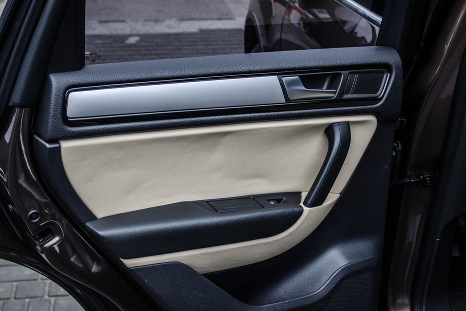 Продам Volkswagen Touareg Life 3.0TDI 2012 года в Киеве