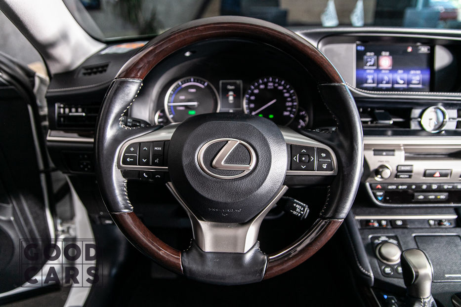 Продам Lexus ES 300 Hybrid Luxury + 2015 года в Одессе