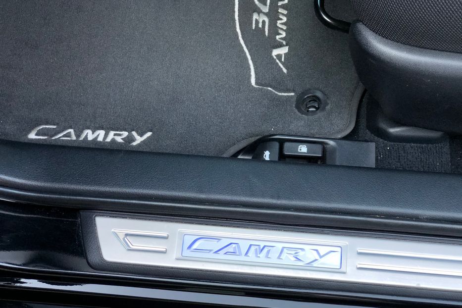 Продам Toyota Camry 30th ANNIVERSARY  2014 года в Киеве