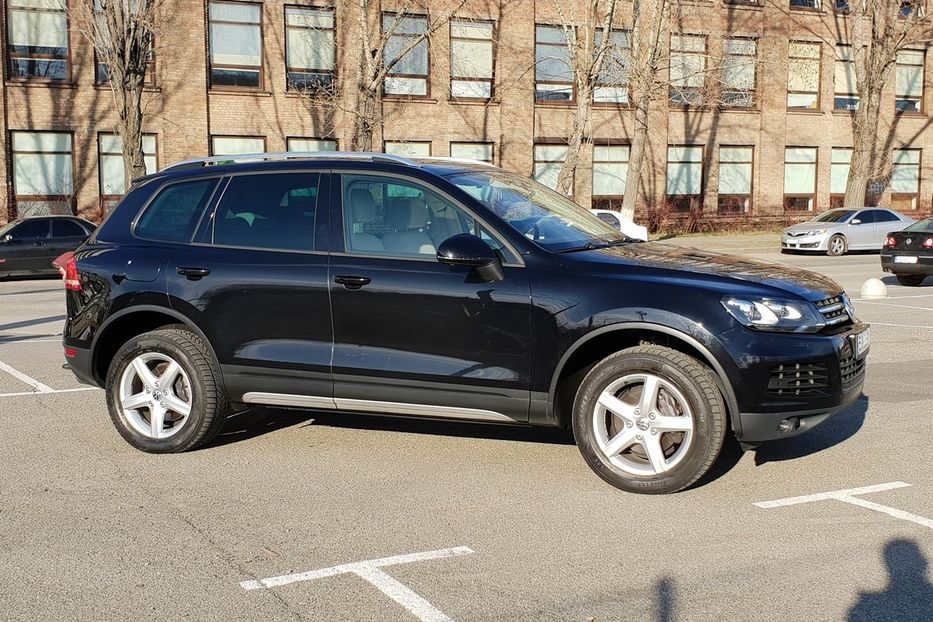 Продам Volkswagen Touareg 2012 года в Киеве